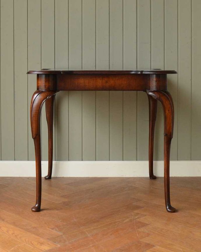 アンティークのテーブル　アンティーク家具　英国アンティーク家具、クラシックなデザインのティーテーブル。クルッと回転。(q-1605-f)