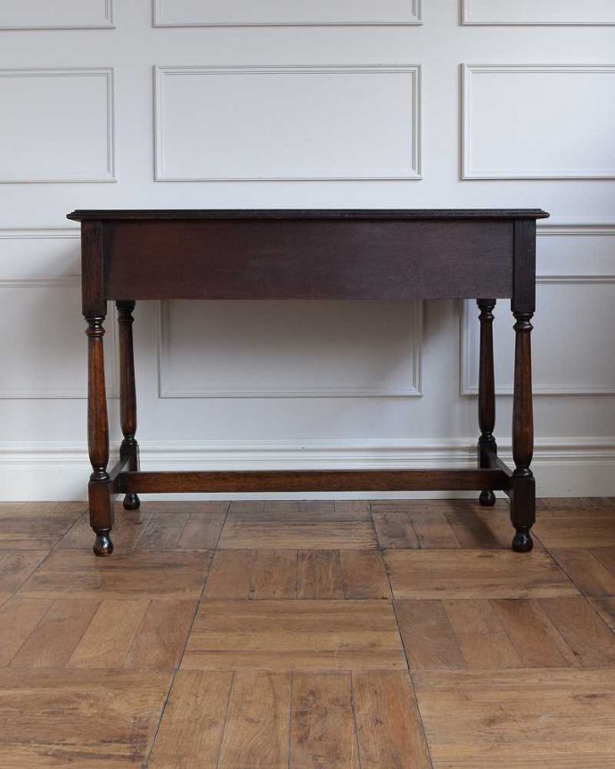 アンティークのデスク・書斎机　アンティーク家具　英国らしいカッコイイ家具、引き出し付きのアンティークホールテーブル（デスク）。後ろ姿もキレイなんです。(q-1615-f)