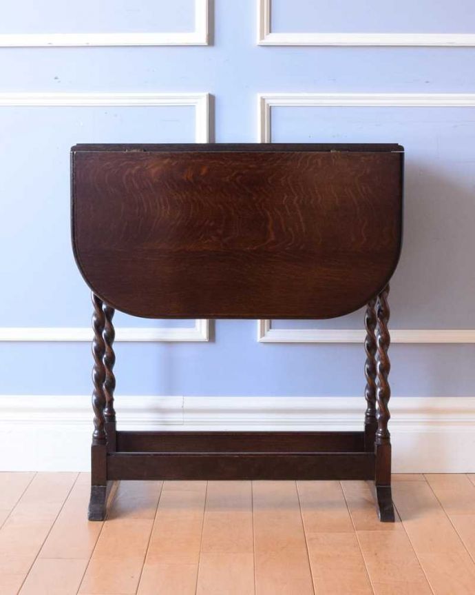 アンティークのテーブル　アンティーク家具　英国輸入のアンティーク家具、サイズが変えられる伸張式のドロップリーフテーブル。こちら側も、もちろんキレイです。(q-1624-f)