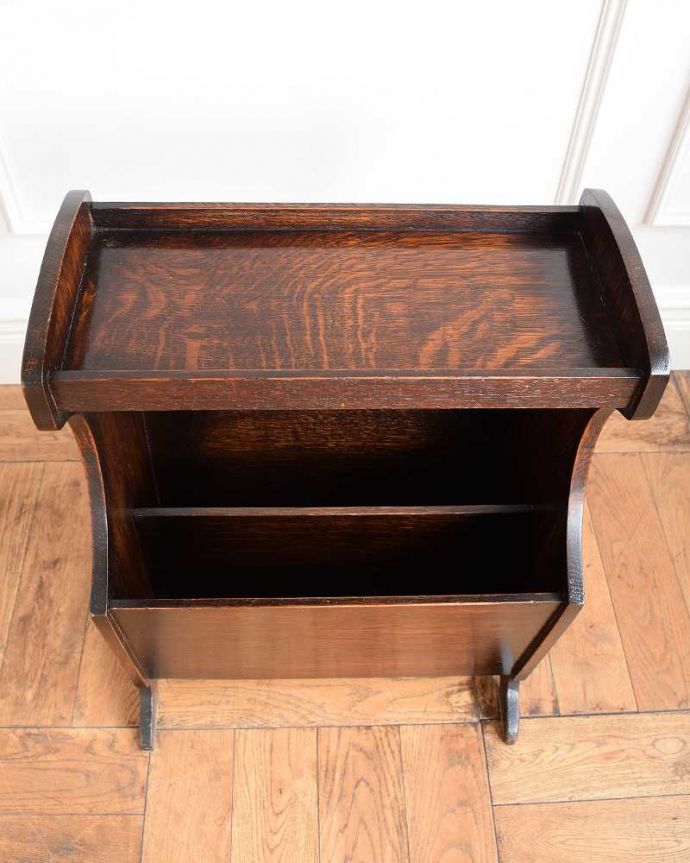イギリスで見つけた珍しい家具、灰皿付きのアンティークマガジンラック(q-1628-f)｜アンティーク家具