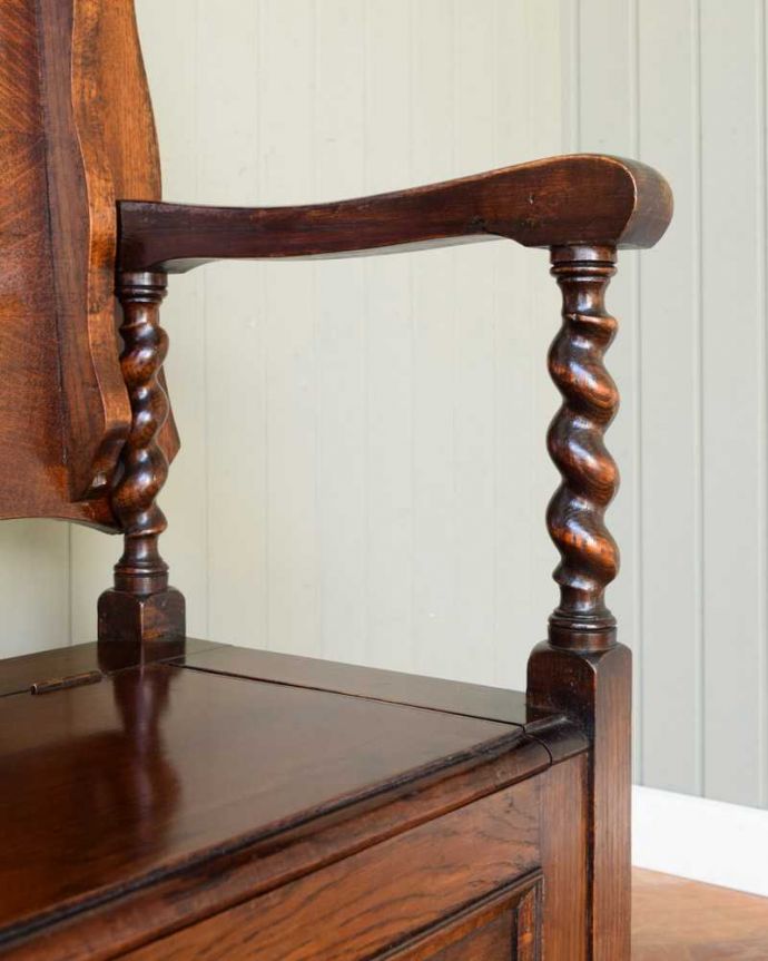 ブランケットボックス・収納ボックス　アンティーク家具　3通りに使えるアンティークらしい英国家具、モンクスベンチ（ベンチテーブル）。デザインされたアーム部分肘を掛けれるようにデザインされたアームの形まで優雅なんです。(q-1658-f)