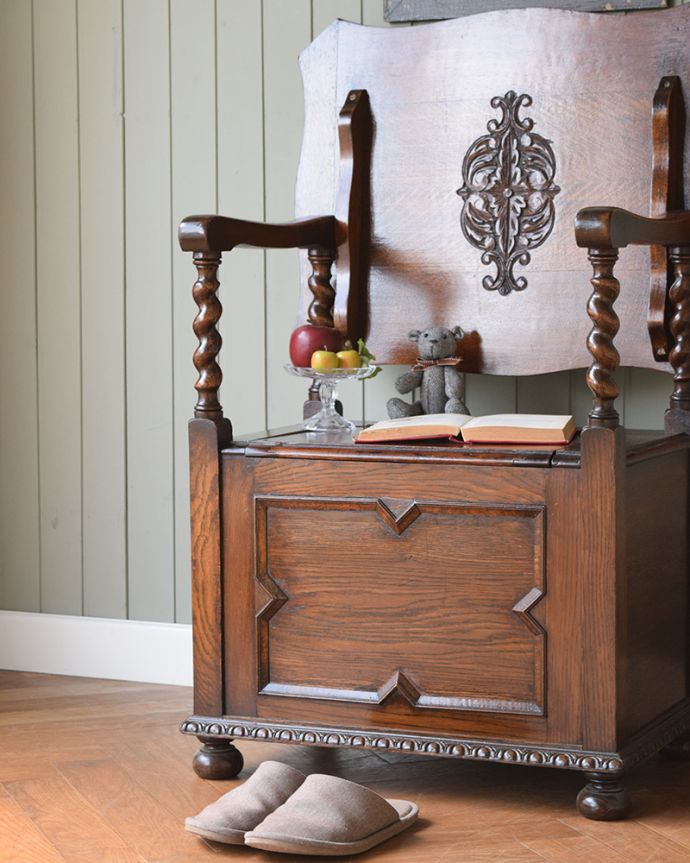 ブランケットボックス・収納ボックス　アンティーク家具　3通りに使えるアンティークらしい英国家具、モンクスベンチ（ベンチテーブル）。アンティークらしい彫りの美しさが魅力豪華な彫りの美しさがアンティークらしい雰囲気。(q-1658-f)