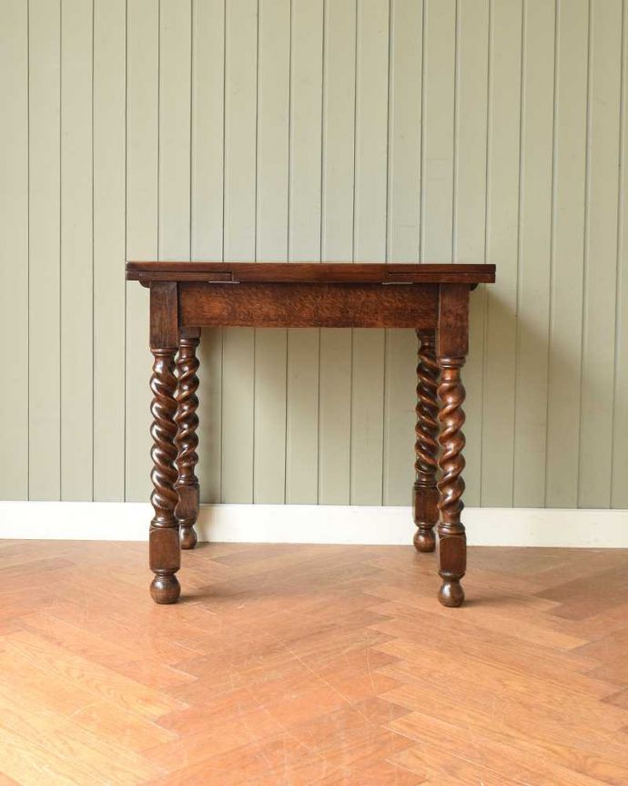 アンティークのテーブル　アンティーク家具　イギリス輸入のお洒落なアンティーク家具、美しいドローリーフテーブル（ダイニングテーブル）。横から見るとこんな感じ真横から見てみるとこんな感じ。(q-1738-f)