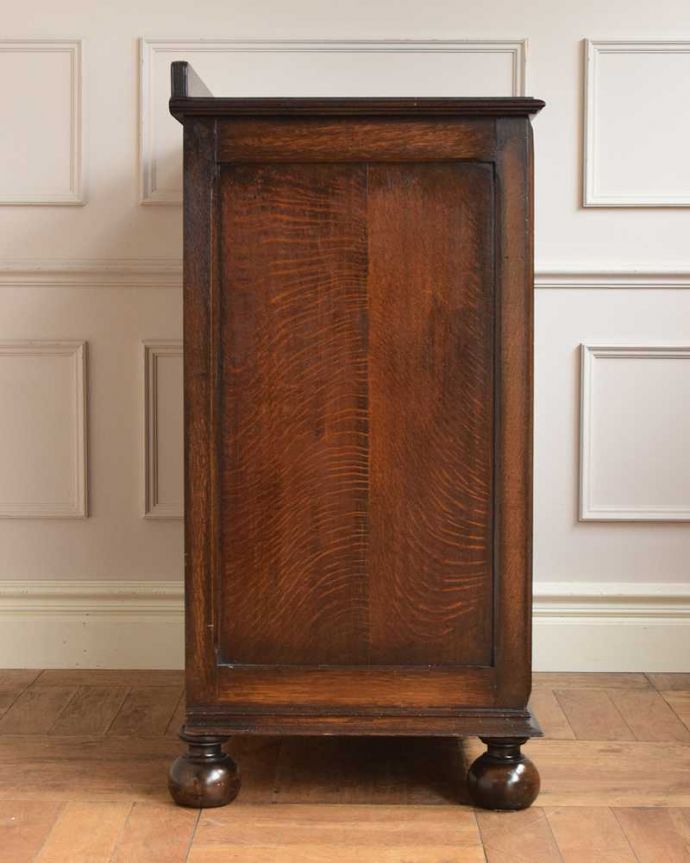 アンティークのチェスト　アンティーク家具　英国スタイルのアンティーク家具、かっこいいオーク材の４段チェスト 。横顔だってカッコいい横から見るとこんな感じです。(q-1740-f)