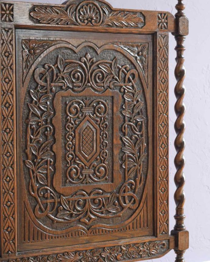 イギリスで見つけたアンティーク家具、木製のファイヤースクリーン（ツイスト）(q-1743-f)｜アンティーク家具