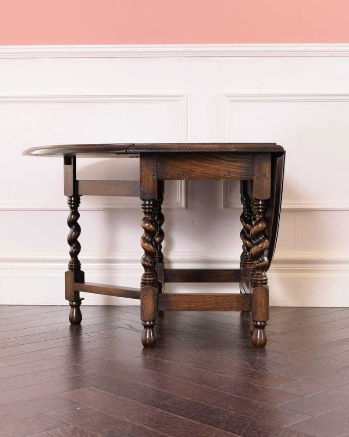 アンティークのテーブル　アンティーク家具　英国のアンティーク家具、珍しいコンパクトなサイズのゲートレッグテーブル（伸張式テーブル）。片方開くと････片方のリーフを開くとこんな感じ。(q-1763-f)