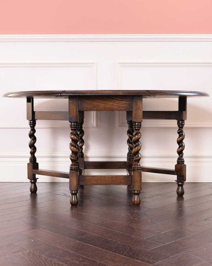 アンティークのテーブル　アンティーク家具　英国のアンティーク家具、珍しいコンパクトなサイズのゲートレッグテーブル（伸張式テーブル）。両方開けば大きなサイズゲートレッグテーブルはゲートが開くように作られた脚のデザインも印象的。(q-1763-f)