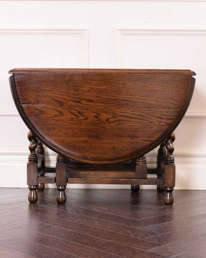 アンティークのテーブル　アンティーク家具　英国のアンティーク家具、珍しいコンパクトなサイズのゲートレッグテーブル（伸張式テーブル）。クルッと回転。(q-1763-f)