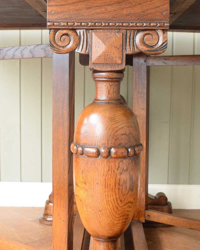 アンティークのテーブル　アンティーク家具　英国アンティーク家具、重厚なバルボスレッグが美しいアンティークゲートレッグテーブル。うっとりする美しさアンティークだから手に入る美しい彫。(q-1766-f)