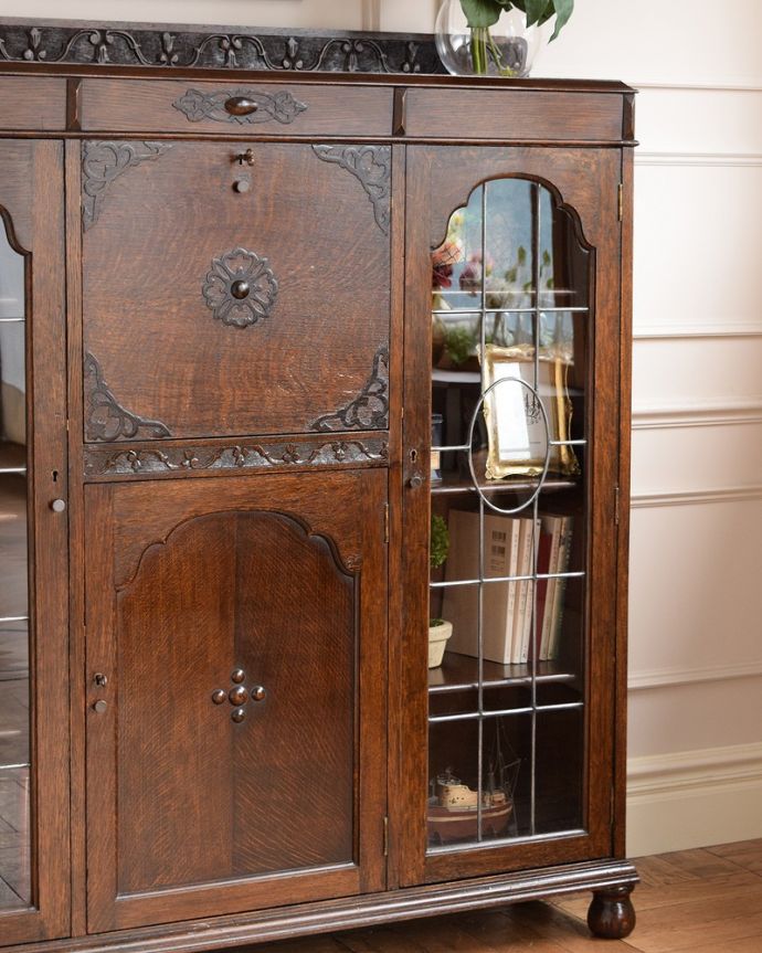 ビューロー　アンティーク家具　本棚とビューローがセットになった、英国のアンティークサイドバイサイド。アンティークらしいガラス扉の美しさ見た目はガラス扉のキャビネット。(q-1767-f)