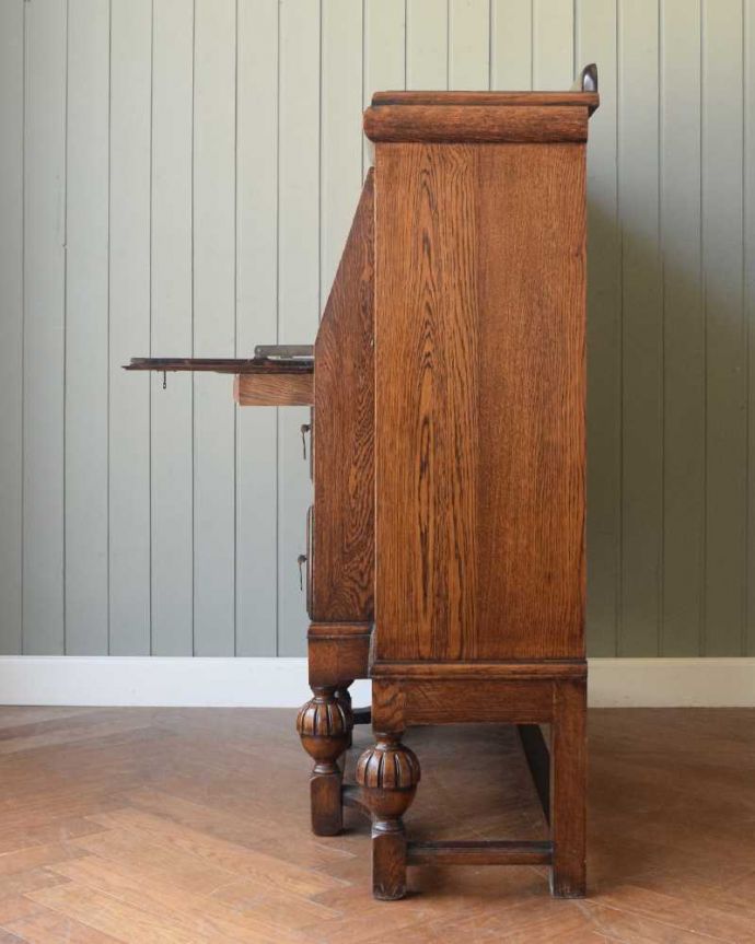 ビューロー　アンティーク家具　イギリスで見つけた便利なアンティーク家具、本棚とデスクが一つになったサイドバイサイド。横から見るとこんな感じ。(q-1768-f)