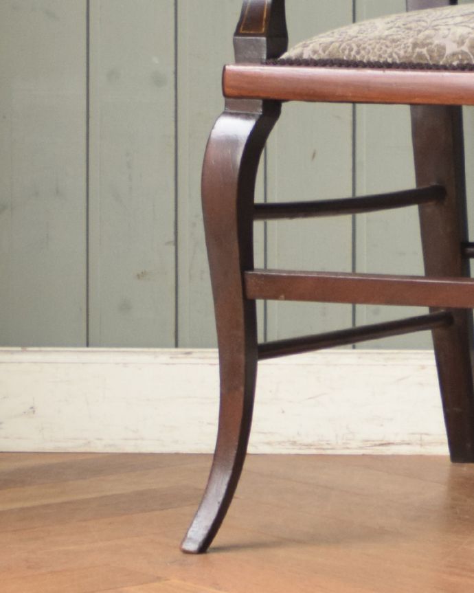 セティ・ソファ・ベンチ　アンティーク チェア　マホガニー材でできたセティ（ソファベンチ）、アンティークの英国椅子。床を滑らせて移動出来ますHandleではアンティークチェアの脚の裏にフェルトキーパーをお付けしています。(q-177-c)