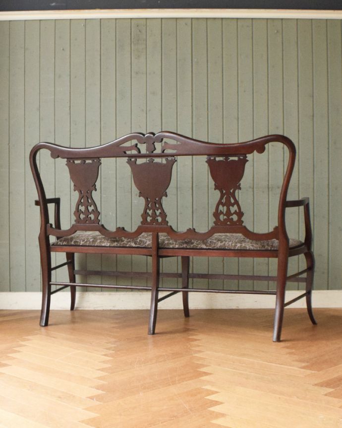 セティ・ソファ・ベンチ　アンティーク チェア　マホガニー材でできたセティ（ソファベンチ）、アンティークの英国椅子。こちら側も、もちろんキレイです。(q-177-c)