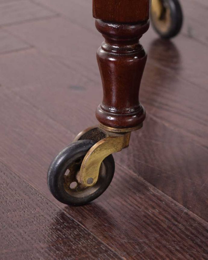 アンティークのワゴン・トローリー　アンティーク家具　キレイな英国アンティークのトローリー、伸張式テーブル付きワゴン。ちゃんと動きます脚先にはキャスターが。(q-1779-f)