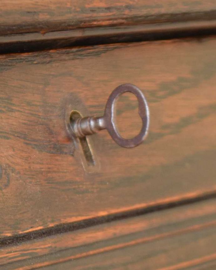 ビューロー　アンティーク家具　ガラス扉が付いた豪華なアンティークスチューデントビューロー。鍵を使って開けてみましょうアンティークの鍵が付いています。(q-1795-f)