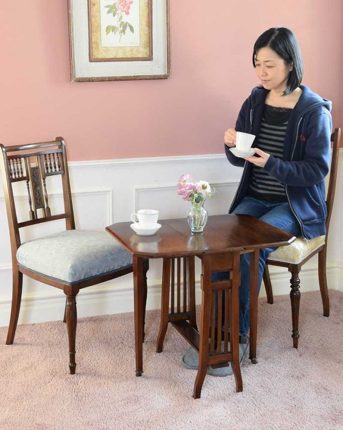 アンティーク家具 優雅なアンティーク英国サザーランドテーブル、伸張式のゲートレッグテーブル。使い方に合わせて3通りで使えるアンティークの定番アンティーク家具の定番テーブルと言えばゲートレッグテーブル。(q-1802-f)