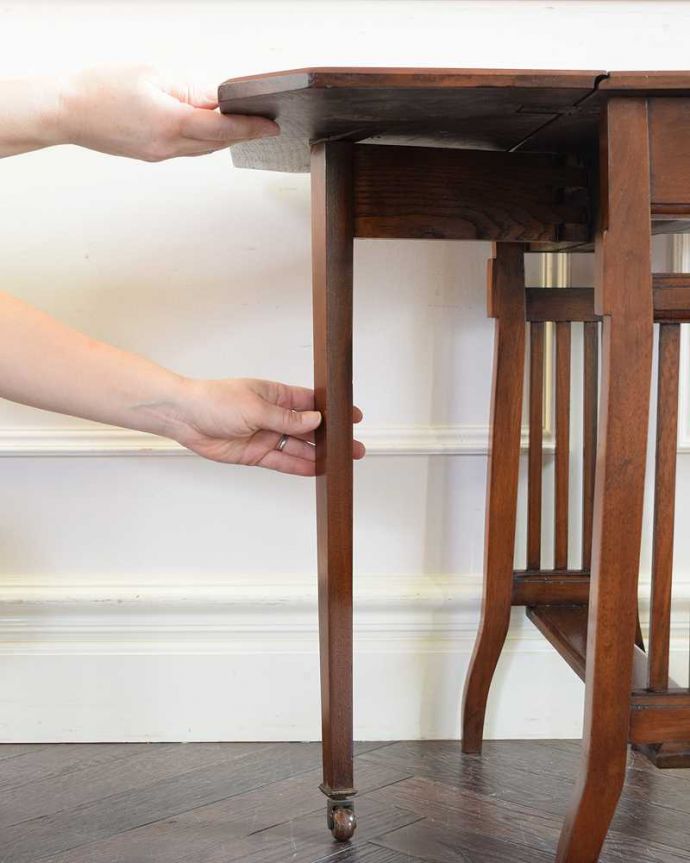 アンティーク家具 優雅なアンティーク英国サザーランドテーブル、伸張式のゲートレッグテーブル。脚を引き出すだけであっという間ゲートのような形をした脚のテーブル。(q-1802-f)