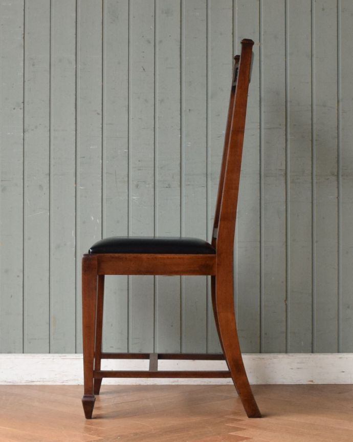 サロンチェア　アンティーク チェア　マホガニー材が美しい英国椅子、アンティークチェア。横から見ても綺麗な装飾が楽しめます。(q-181-c)