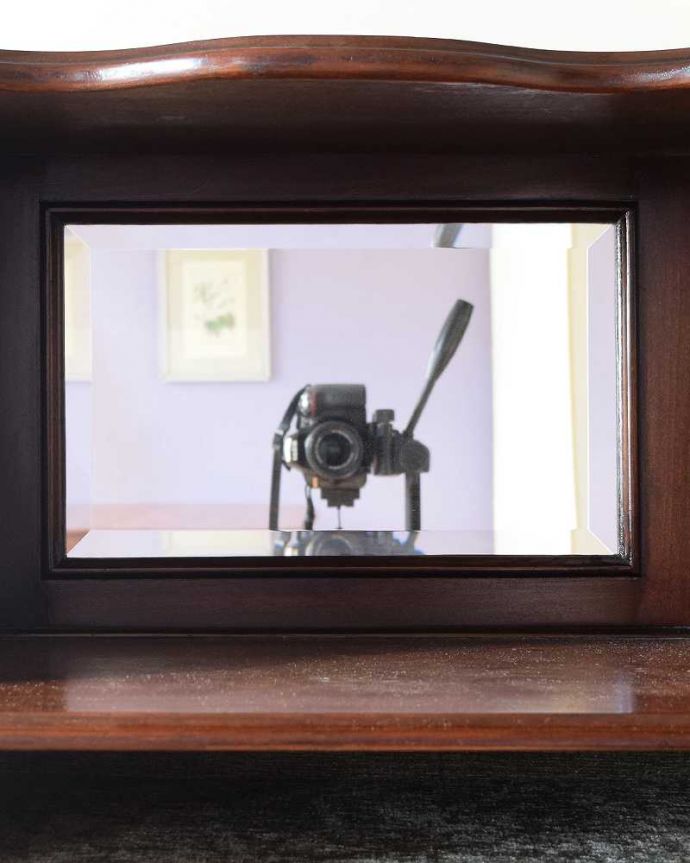 アンティークのキャビネット　アンティーク家具　英国輸入のアンティーク家具、ミラー付きミュージックキャビネット。キラっと輝くアンティークのミラーまだ電気がない時代に、部屋を明るくするために付けられた鏡。(q-1843-f)
