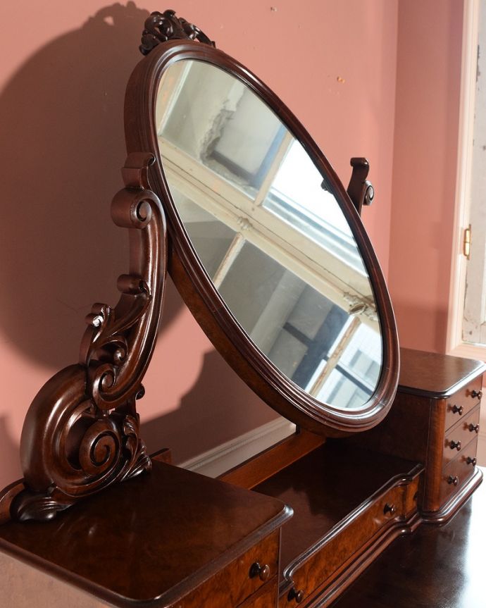 アンティークのドレッサー　アンティーク家具　1890年代のアンティークドレッシングテーブル、高級感溢れる英国の家具。お部屋も広く見せてくれます身だしなみを整えるのはもちろん、大きな鏡はお部屋を広く見せる効果があります。(q-1868-f)
