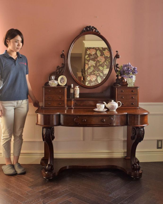 アンティークのドレッサー　アンティーク家具　1890年代のアンティークドレッシングテーブル、高級感溢れる英国の家具。大きな鏡を見る度に毎日が楽しくなるドレッシングチェストミラーが付いた女性のための家具ドレッシングチェスト。(q-1868-f)
