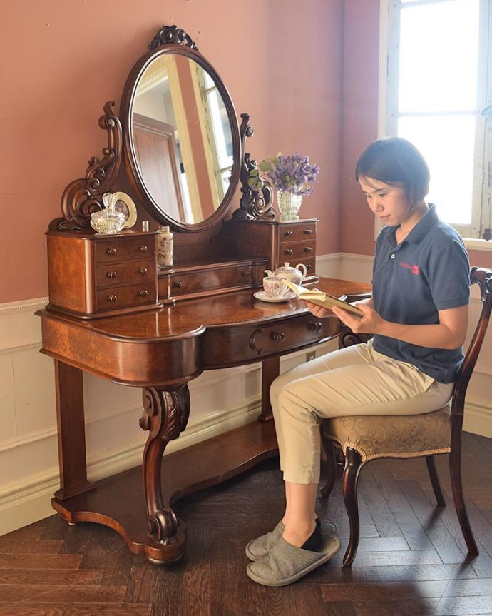 アンティークのドレッサー　アンティーク家具　1890年代のアンティークドレッシングテーブル、高級感溢れる英国の家具。自分だけの場所で過ごす自分だけの時間女性にとって特別な場所だから、ここに座っているだけでなんだかワクワクしちゃうんです。(q-1868-f)
