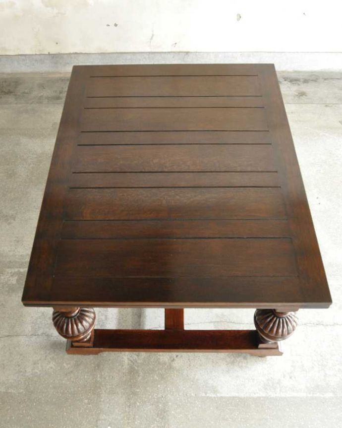 アンティークのテーブル　アンティーク家具　アンティーク英国家具、4本のバルボスレッグが美しいドローリーフテーブル（伸張式テーブル） 。上から見るとこんな形リーフを開く前はこんな形です。(q-1896-f)