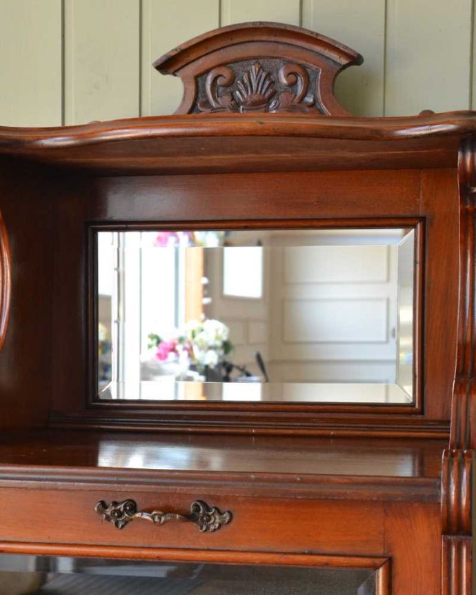 アンティークのキャビネット　アンティーク家具　豪華なアンティーク家具、イギリスで見つけたミラー付きのミュージックキャビネット。キラっと輝くアンティークのミラーまだ電気がない時代に、部屋を明るくするために付けられた鏡。(q-1898-f)