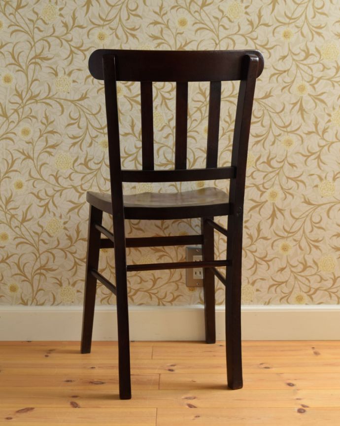 チャーチチェア　アンティーク チェア　教会で使われていたアンティークの椅子、チョコレート色のチャペルチェア。後ろ姿も絵になるチャーチチェア。(q-190-c)