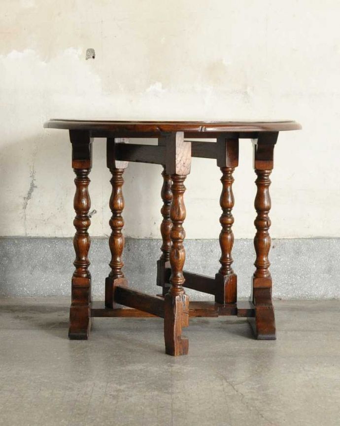 アンティークのテーブル　アンティーク家具　英国のアンティーク家具、珍しいコンパクトなサイズのゲートレッグテーブル（伸張式テーブル） 。クルッと回転。(q-1902-f)
