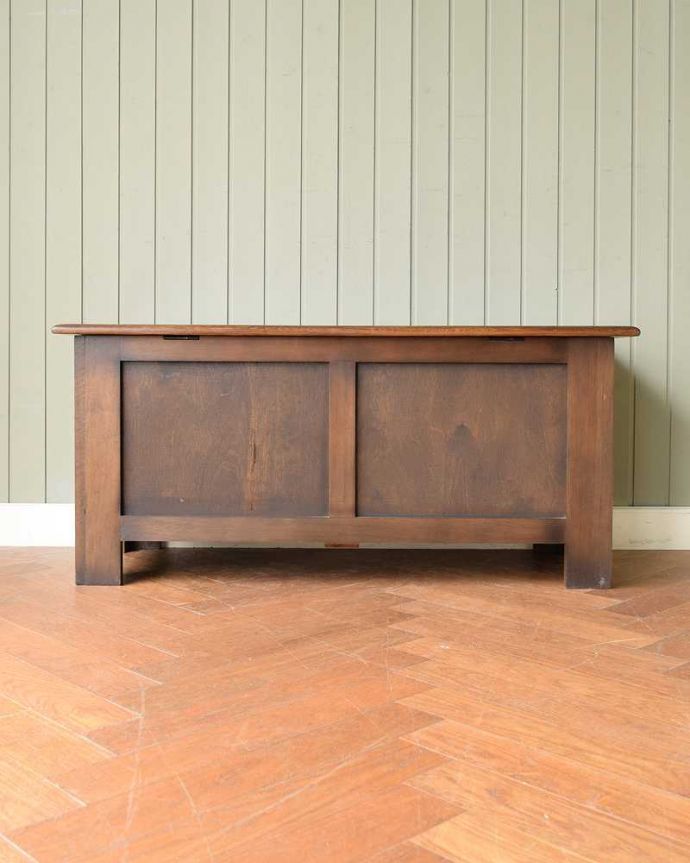 ブランケットボックス・収納ボックス　アンティーク家具　ベンチやテーブルとしても使える便利な英国アンティーク収納家具、ブランケットボックス。後ろ姿も見て下さい。(q-1937-f)