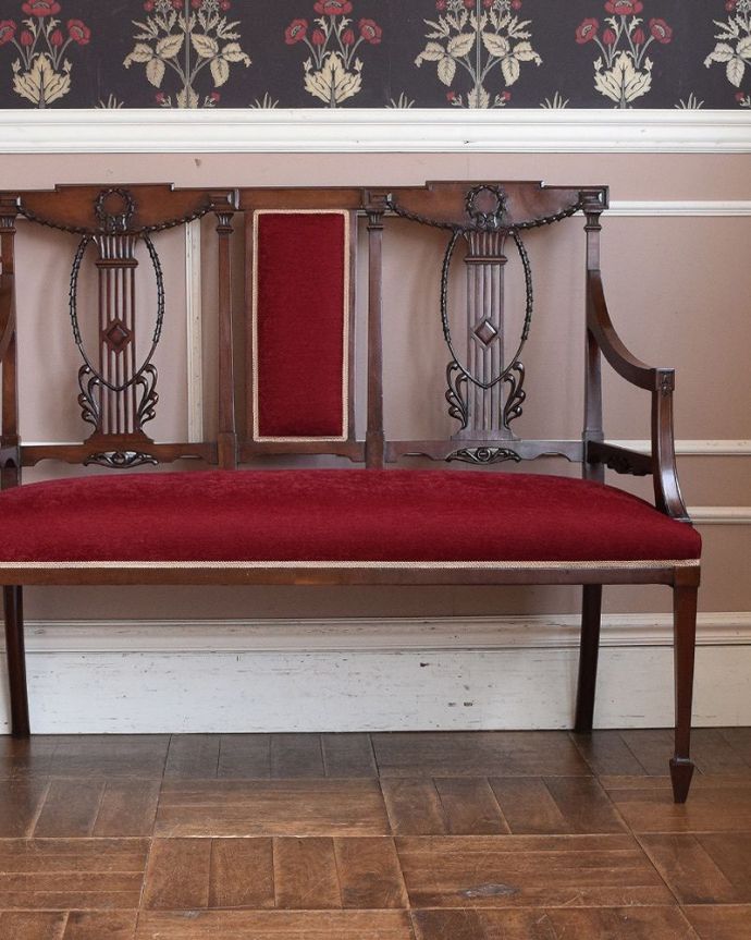 セティ・ソファ・ベンチ　アンティーク チェア　英国の優雅なアンティークチェア、背もたれの美しいセティ（長椅子・ソファ）。どこをとっても美しいシルエットのアンティークセティー。(q-194-c)