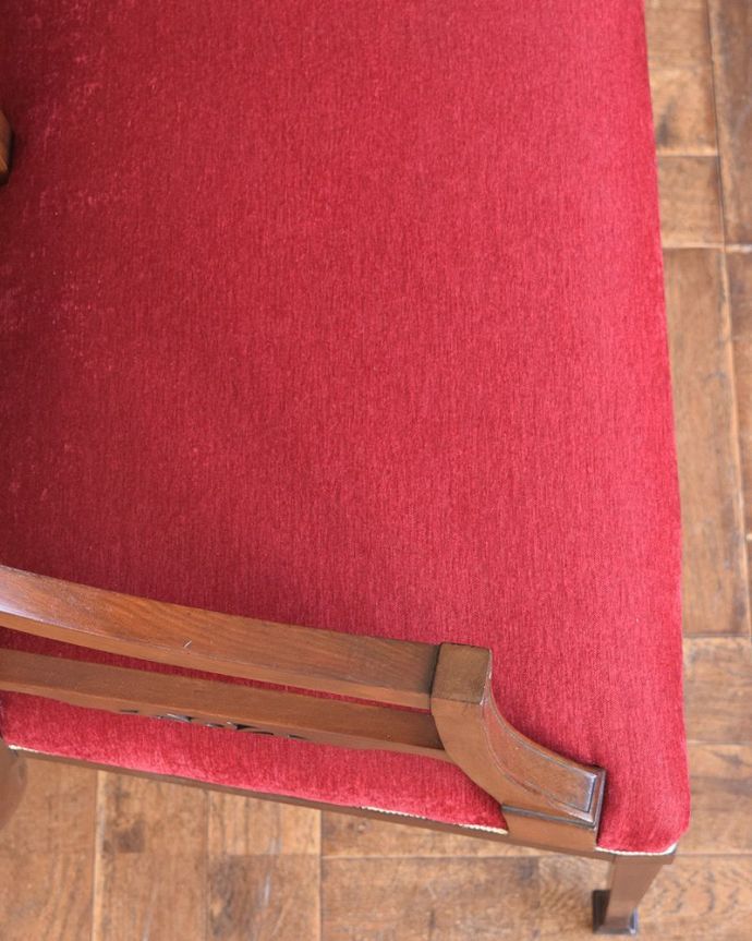 セティ・ソファ・ベンチ　アンティーク チェア　英国の優雅なアンティークチェア、背もたれの美しいセティ（長椅子・ソファ）。上品な生地にキレイに張り替えました。(q-194-c)