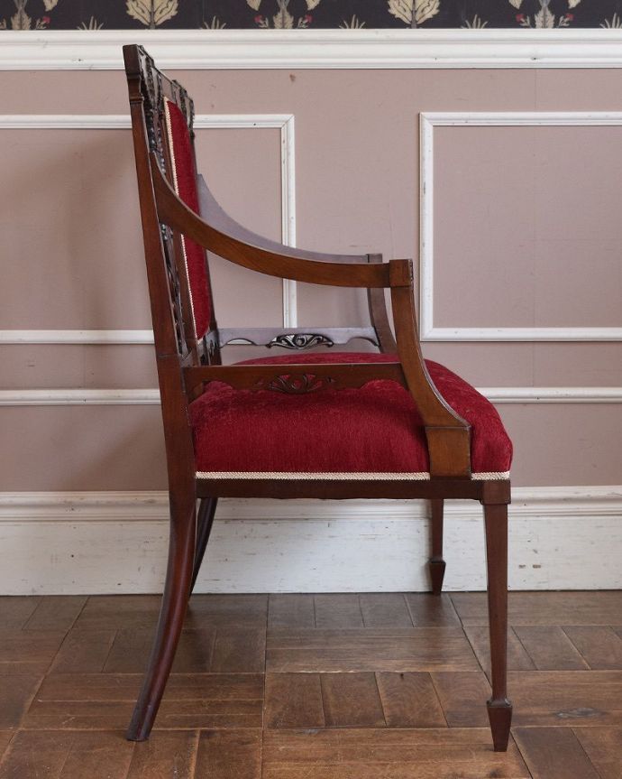 セティ・ソファ・ベンチ　アンティーク チェア　英国の優雅なアンティークチェア、背もたれの美しいセティ（長椅子・ソファ）。横から見ても綺麗な装飾が楽しめます。(q-194-c)