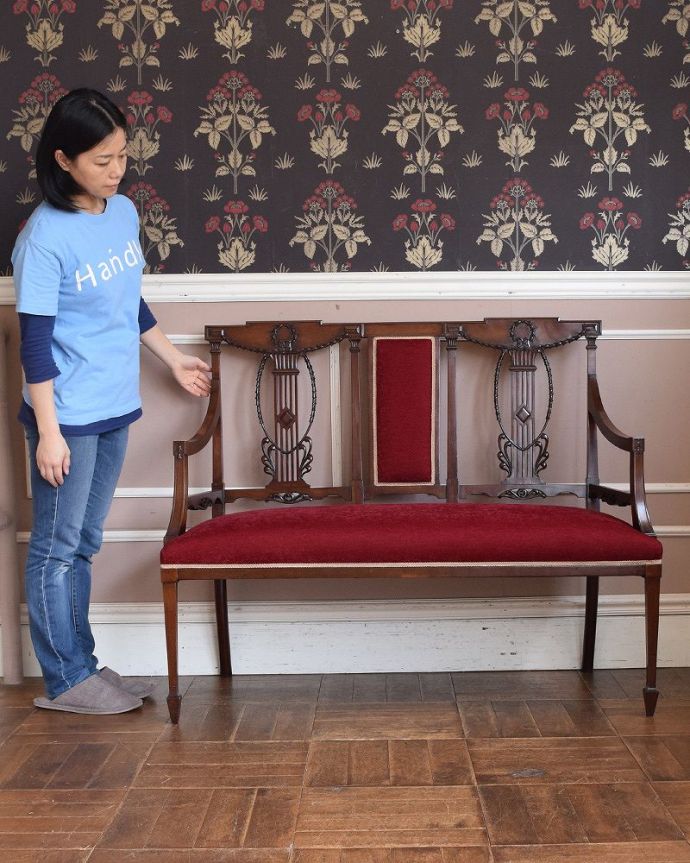 セティ・ソファ・ベンチ　アンティーク チェア　英国の優雅なアンティークチェア、背もたれの美しいセティ（長椅子・ソファ）。飾っても使っても楽しめる椅子です。(q-194-c)