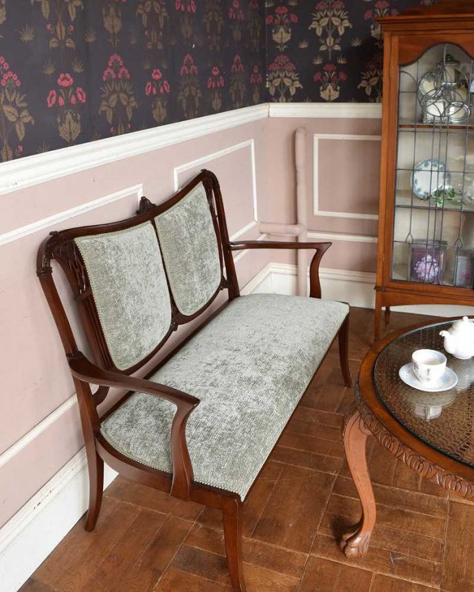 セティ・ソファ・ベンチ　アンティーク チェア　アンティークの英国椅子、優雅なフォルムが美しいセティ（ソファベンチ）。2人掛けのセティって、やっぱり贅沢置いてあるだけでその場の空気感を換えてくれるんです。(q-195-c)