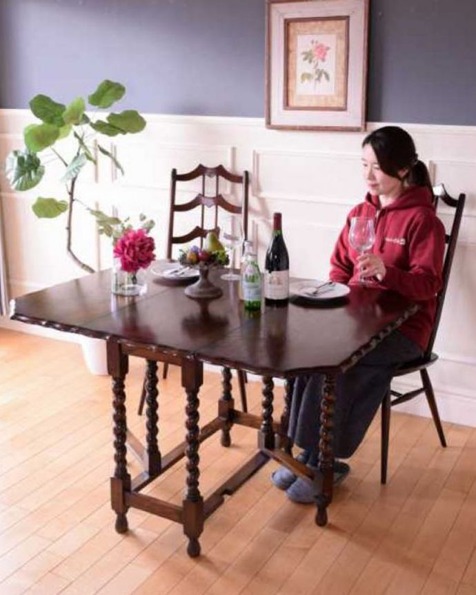 アンティークのテーブル　アンティーク家具　伸張式のアンティーク英国家具、天板の縁どりも美しいゲートレッグテーブル。使い方に合わせて3通りで使えるアンティークの定番アンティーク家具の定番テーブルと言えばゲートレッグテーブル。(q-1962-f)