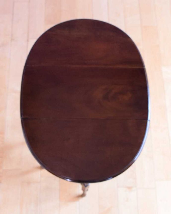 アンティークのテーブル　アンティーク家具　華奢な挽き物細工の脚が美しいアンティークのゲートレッグテーブル。天板の修復には自信があります。(q-1971-f)