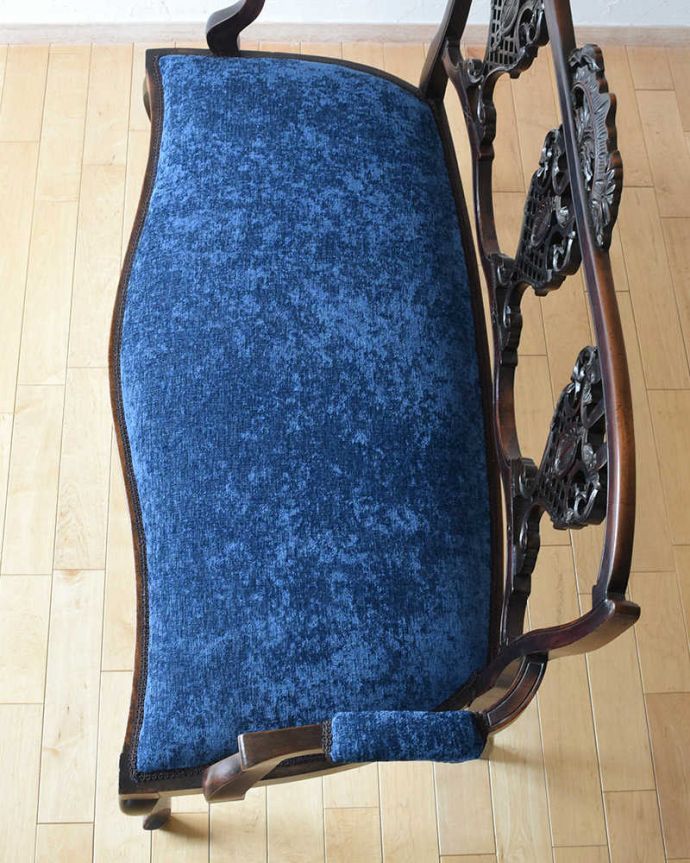 セティ・ソファ・ベンチ　アンティーク チェア　英国のアンティーク椅子、透かし彫りがレースのように美しいセティ（ソファ） 。すわり心地がいい座面。(q-198-c)