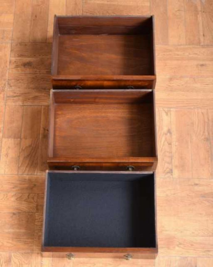サイドボード　アンティーク家具　英国のアンティーク家具、猫脚が美しいサイドボードキャビネット。引き出しの中もキレイに修復しましたもともとカトラリーを入れて使っていた引き出し。(q-1991-f)