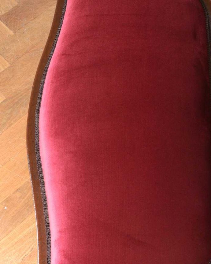 セティ・ソファ・ベンチ　アンティーク チェア　マホガニーの透かし彫アンティークチェア、英国の美しいセティ（長椅子・ソファ）。生地のセレクトもこだわりました優雅なセティの雰囲気そのままに、一番似合う貼り座をじっくり選びました。(q-200-c)
