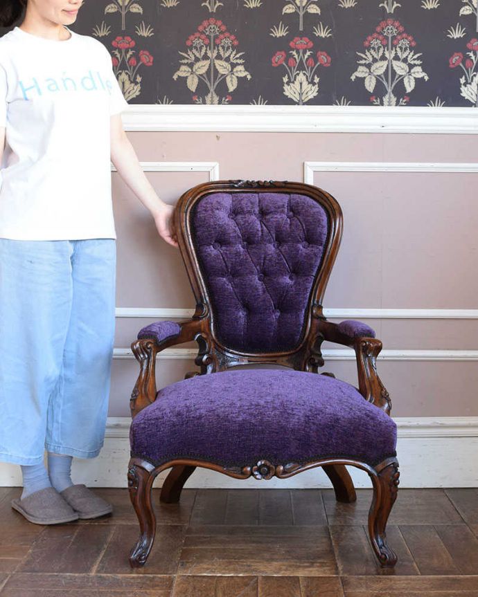 サロンチェア　アンティーク チェア　美しいパープルのサロンチェア、品のあるアンティークの椅子。上品な雰囲気が漂うチェア。(q-203-c)