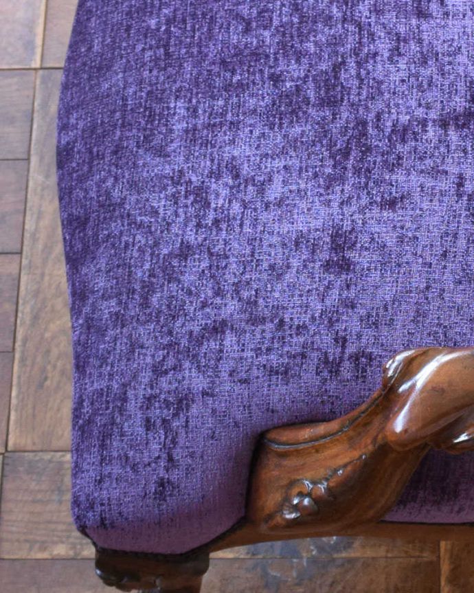 サロンチェア　アンティーク チェア　美しいパープルのサロンチェア、品のあるアンティークの椅子。深みのあるパープルのベロア素材をセレクト。(q-203-c)