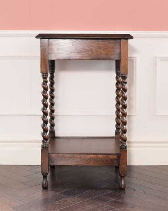 アンティークのテーブル　アンティーク家具　英国輸入のアンティーク家具、珍しい引き出し付きのオケージョナルテーブル。しっかり修復しました。(q-2057-f)