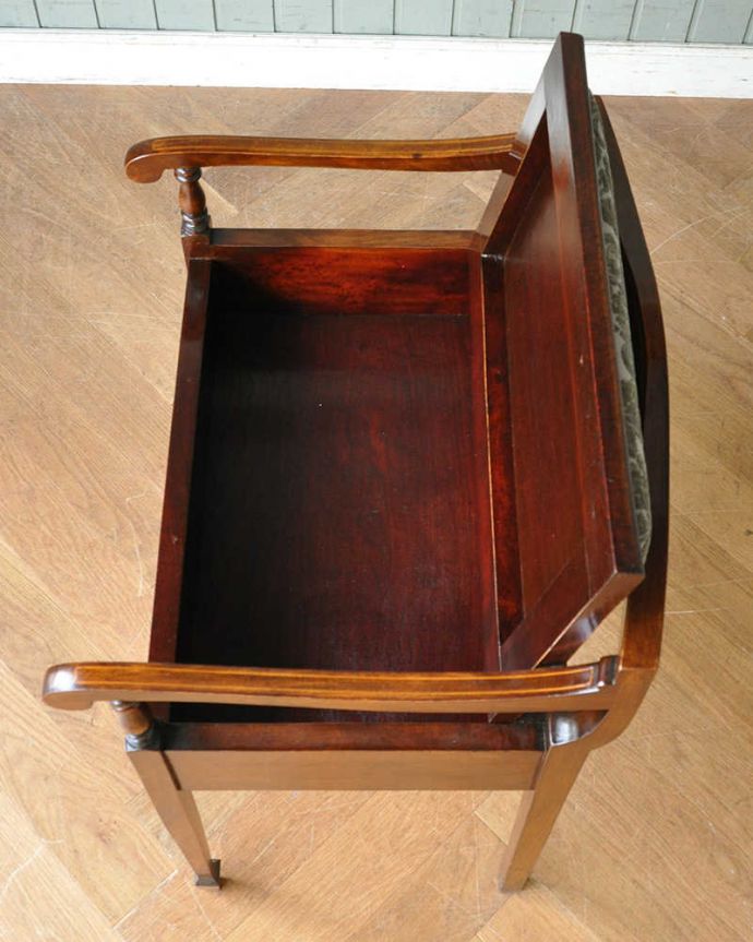 スツール・オットマン　アンティーク チェア　英国輸入のアンティーク椅子、収納付きの美しいピアノスツール。楽譜なら何冊か入りそうです。(q-206-c)