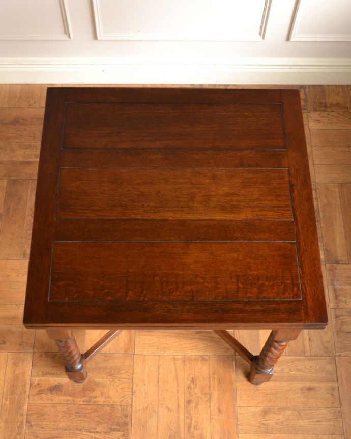 アンティークのテーブル　アンティーク家具　伸長式のアンティークテーブル、英国から届いたドローリーフテーブル。上から見るとこんな形リーフを開く前はこんな形です。(q-2098-f)