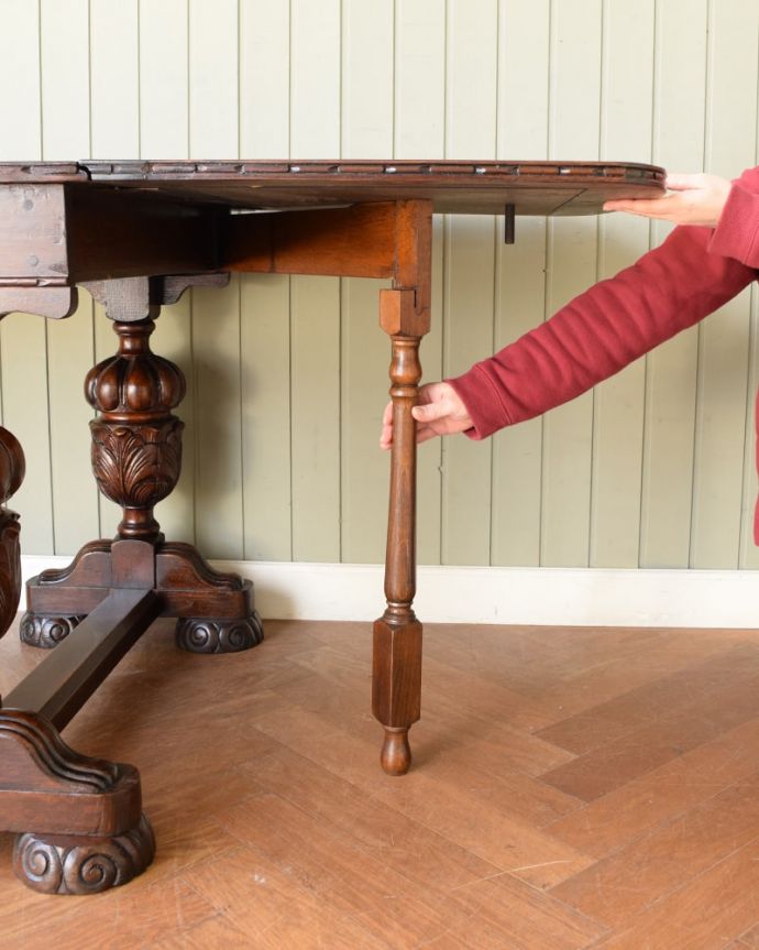 アンティークのテーブル　アンティーク家具　英国アンティーク家具、重厚なバルボスレッグが美しいアンティークゲートレッグテーブル。脚を引き出すだけであっという間ゲートのような形をした脚のテーブル。(q-2101-f)