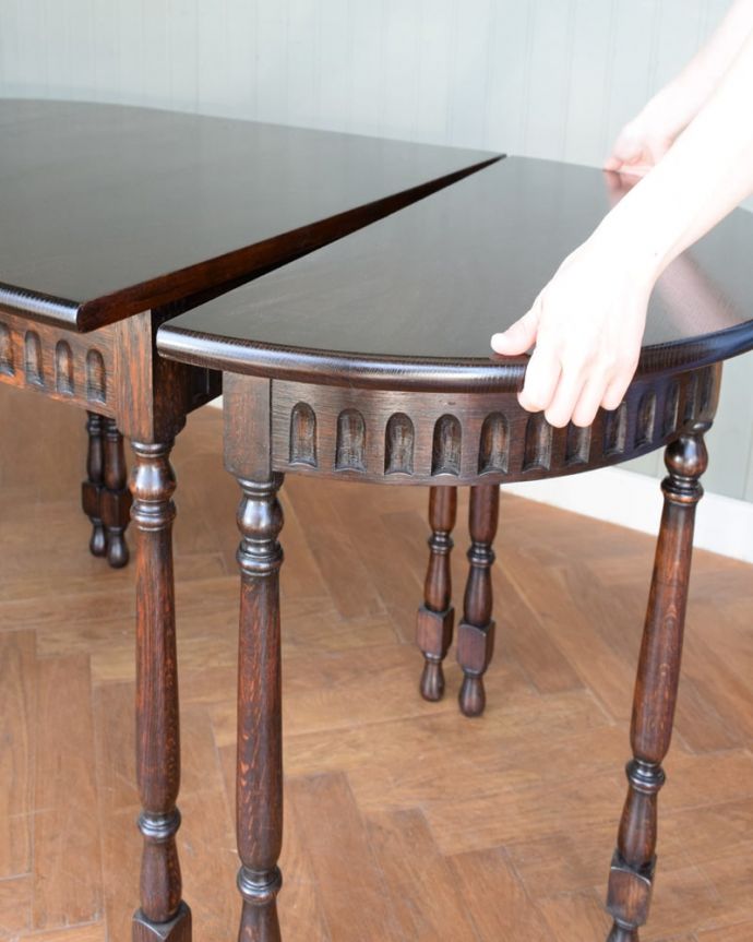 アンティークのテーブル　アンティーク家具　英国のアンティークダイニン家具、サイズが変わる便利なテーブル。あっという間にサイズ変更OK！テーブルの横に、小さなテーブルを置けば、大型のテーブルになります。(q-2135-f)