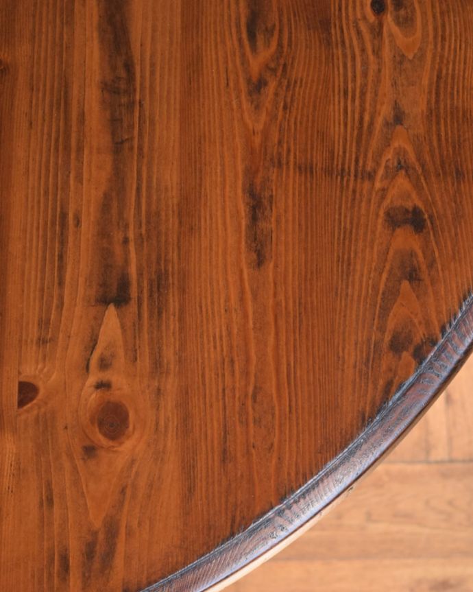アンティークのテーブル　アンティーク家具　ラウンドテーブル。オールドパイン材だけが持つ･･･パイン材ならではの柔らかくあたたかい木目に癒されます。(q-2140-f)