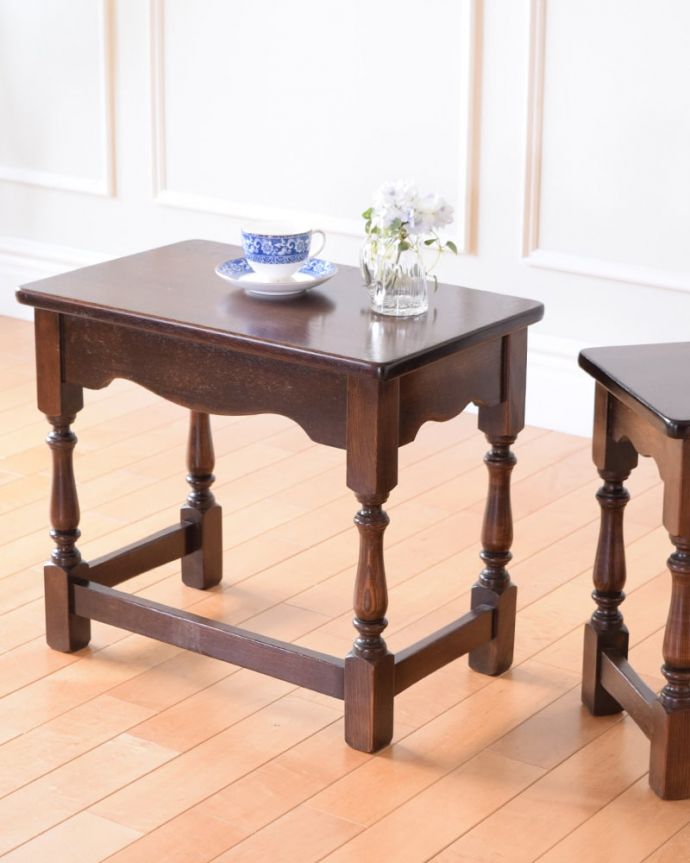 アンティークのテーブル　アンティーク家具　ネストテーブル。一緒でも、バラバラでも使い方は自由自在のアンティーク。(q-2141-f)